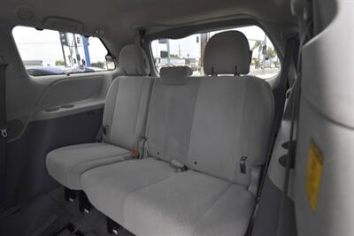2019 Toyota Sienna LE 8-Passenger   - Photo 21 - Midway City, CA 92655