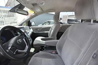 2019 Toyota Sienna LE 8-Passenger   - Photo 7 - Midway City, CA 92655