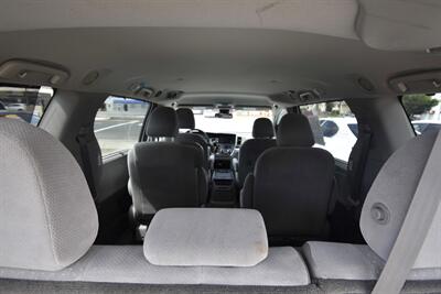 2019 Toyota Sienna LE 8-Passenger   - Photo 10 - Midway City, CA 92655