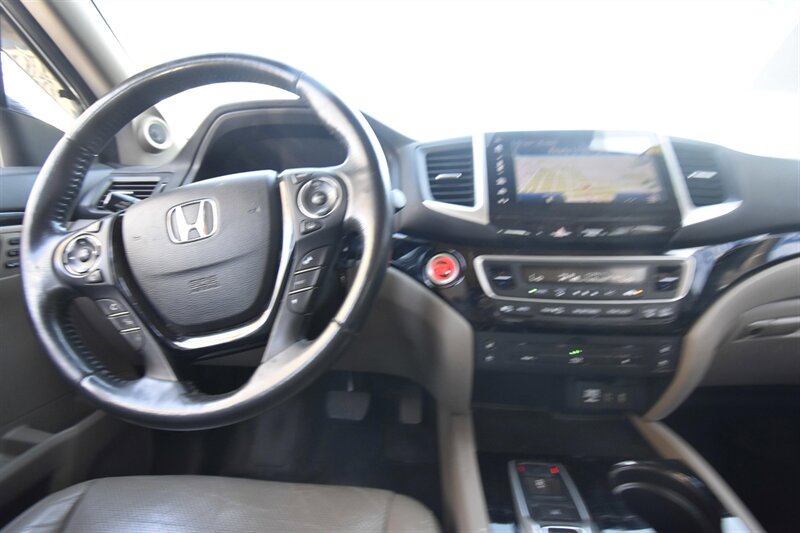 2017 Honda Pilot Elite   - Photo 10 - Midway City, CA 92655