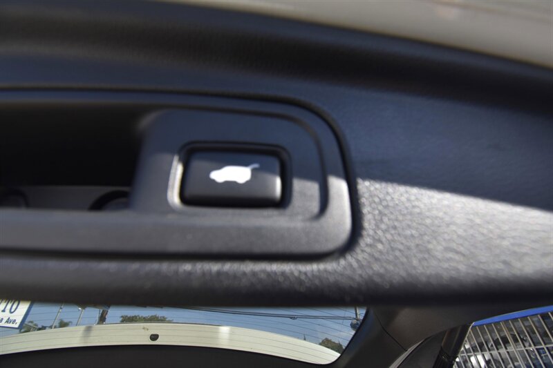 2017 Honda Pilot Elite   - Photo 21 - Midway City, CA 92655