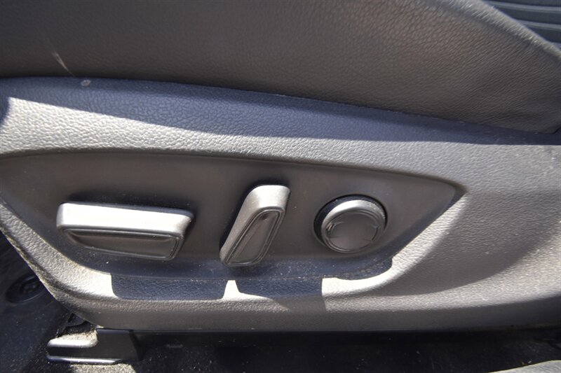 2022 Toyota Camry SE   - Photo 11 - Midway City, CA 92655