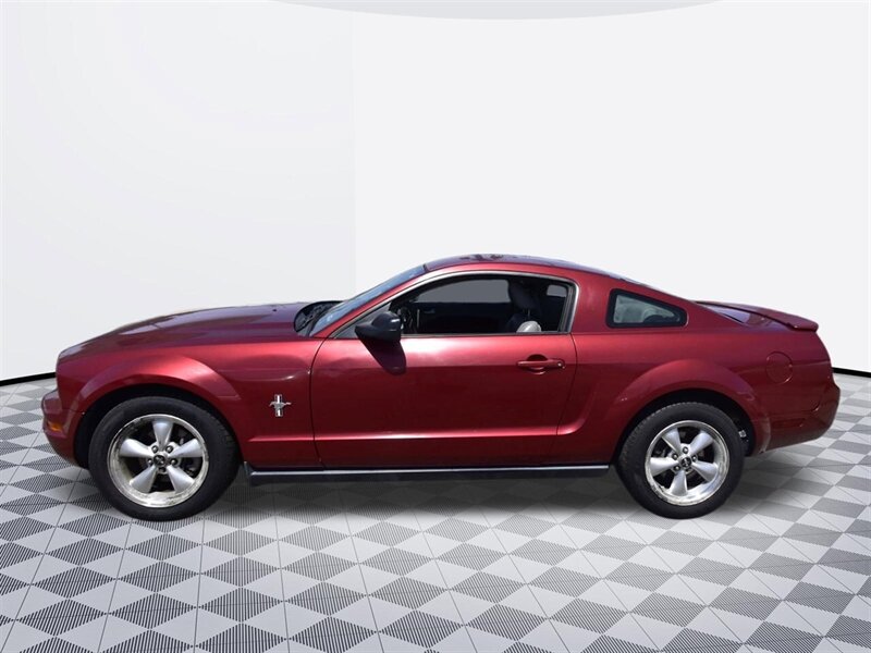 2007 Ford Mustang V6 Deluxe   - Photo 2 - Midway City, CA 92655