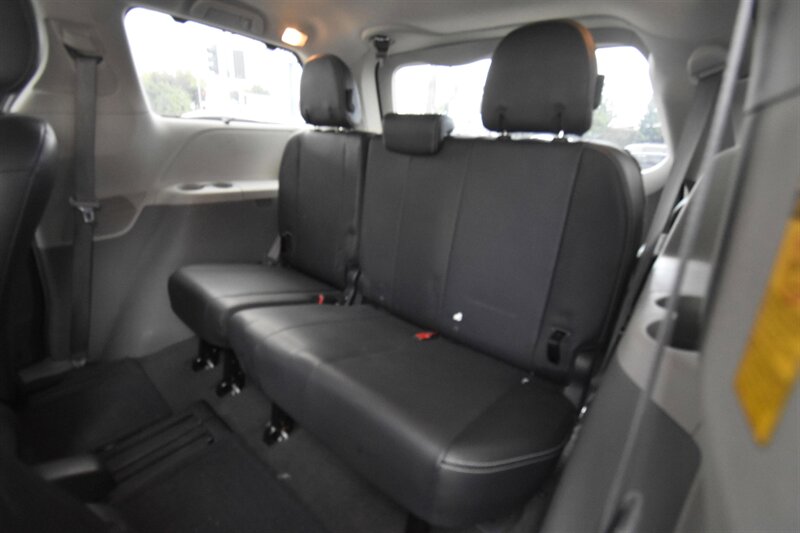 2014 Toyota Sienna SE - Photo 12 - Midway City, CA 92655