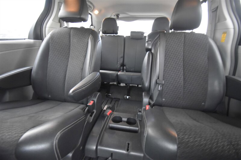 2014 Toyota Sienna SE - Photo 10 - Midway City, CA 92655