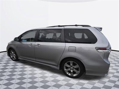 2014 Toyota Sienna SE - Photo 3 - Midway City, CA 92655
