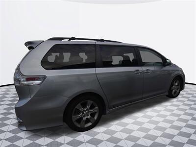 2014 Toyota Sienna SE - Photo 4 - Midway City, CA 92655