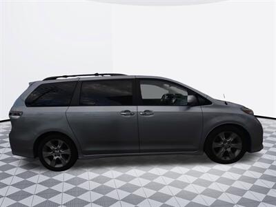 2014 Toyota Sienna SE - Photo 5 - Midway City, CA 92655