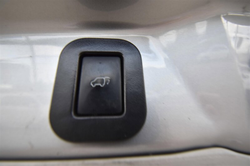 2014 Toyota Sienna SE - Photo 17 - Midway City, CA 92655