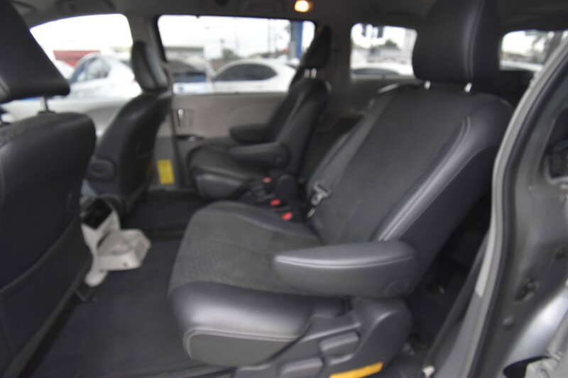 2014 Toyota Sienna SE - Photo 11 - Midway City, CA 92655