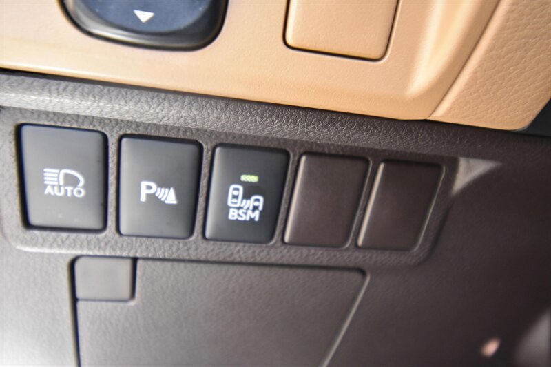 2016 Lexus ES 300h Hybrid   - Photo 11 - Midway City, CA 92655