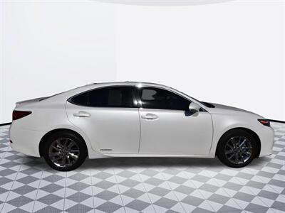 2016 Lexus ES 300h Hybrid   - Photo 3 - Midway City, CA 92655