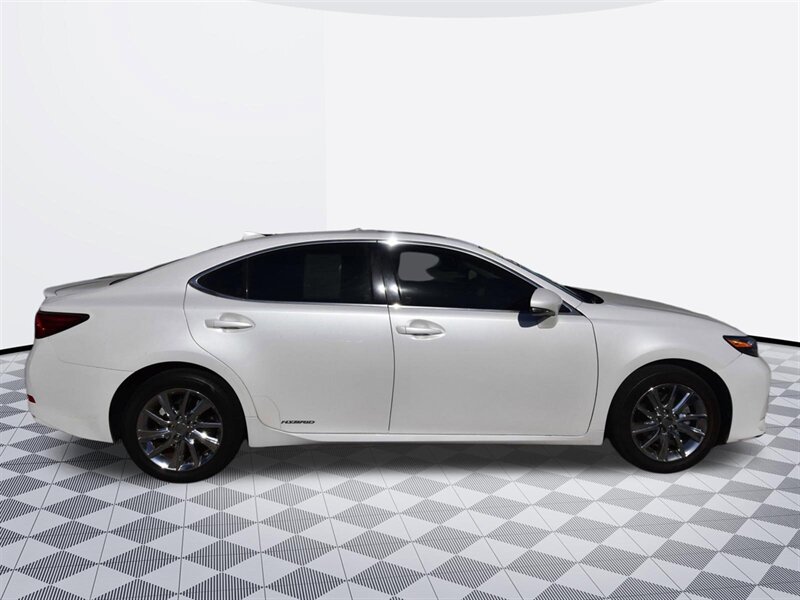 2016 Lexus ES 300h Hybrid   - Photo 3 - Midway City, CA 92655