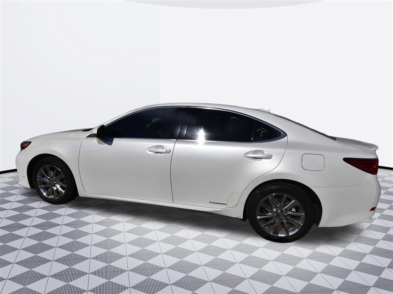 2016 Lexus ES 300h Hybrid   - Photo 6 - Midway City, CA 92655