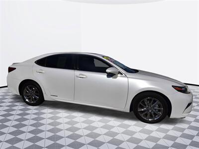 2016 Lexus ES 300h Hybrid   - Photo 4 - Midway City, CA 92655