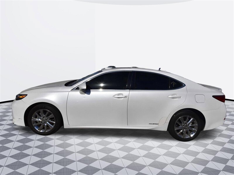 2016 Lexus ES 300h Hybrid   - Photo 5 - Midway City, CA 92655