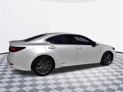 2016 Lexus ES 300h Hybrid   - Photo 2 - Midway City, CA 92655