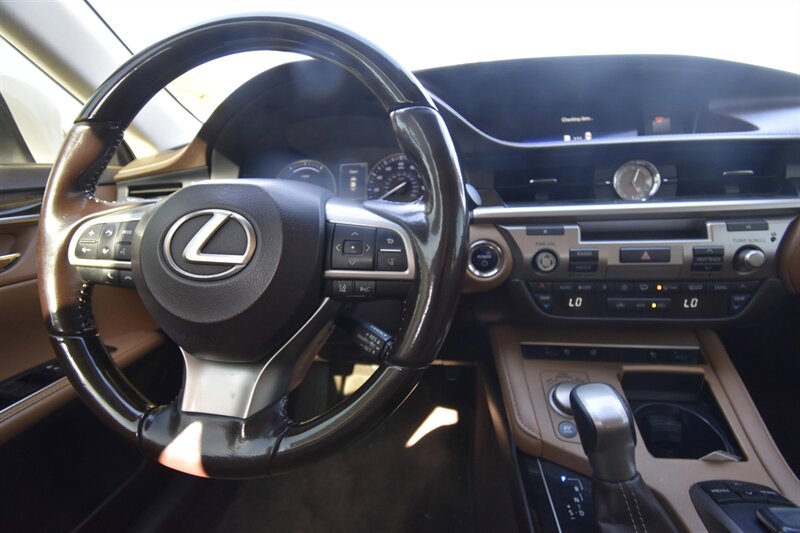 2016 Lexus ES 300h Hybrid   - Photo 7 - Midway City, CA 92655