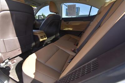2016 Lexus ES 300h Hybrid   - Photo 9 - Midway City, CA 92655