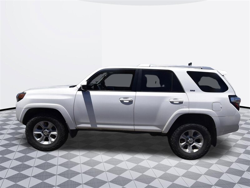 2016 Toyota 4Runner SR5 - Photo 23 - Midway City, CA 92655
