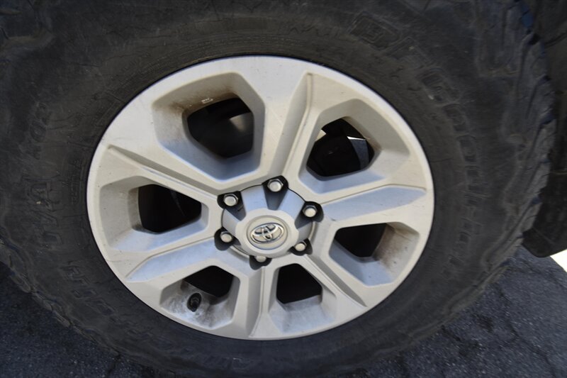 2016 Toyota 4Runner SR5 - Photo 19 - Midway City, CA 92655