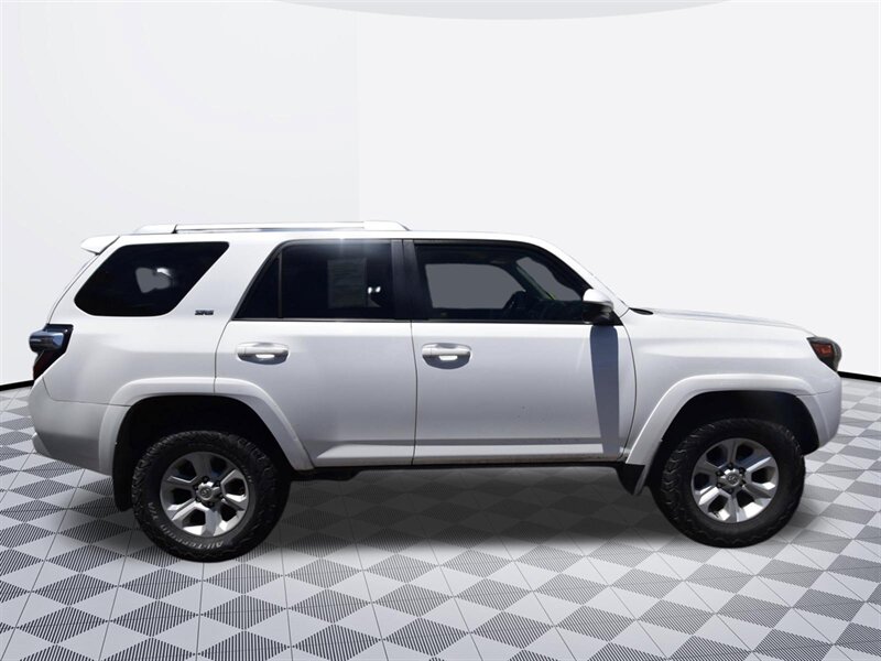 2016 Toyota 4Runner SR5 - Photo 26 - Midway City, CA 92655