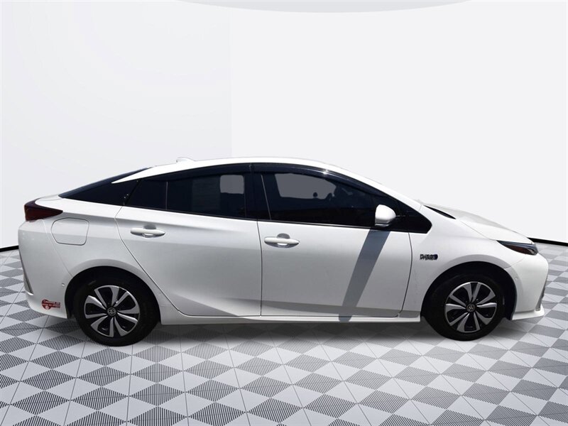 2017 Toyota Prius Prime Advanced*NAVIGATION   - Photo 7 - Midway City, CA 92655