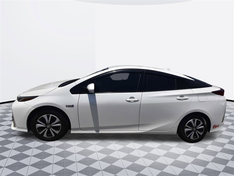 2017 Toyota Prius Prime Advanced*NAVIGATION   - Photo 6 - Midway City, CA 92655