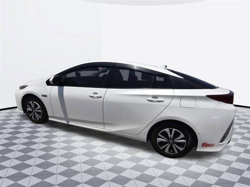 2017 Toyota Prius Prime Advanced*NAVIGATION   - Photo 8 - Midway City, CA 92655