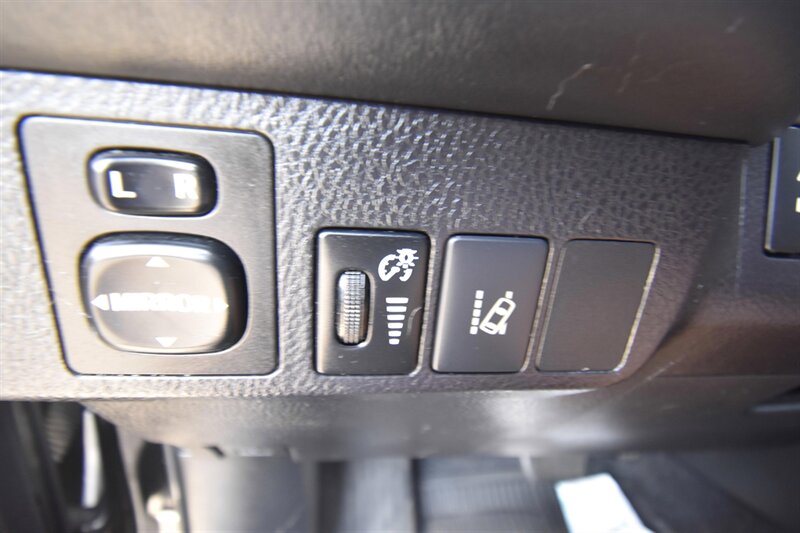 2017 Toyota RAV4 Limited*4x4   - Photo 13 - Midway City, CA 92655