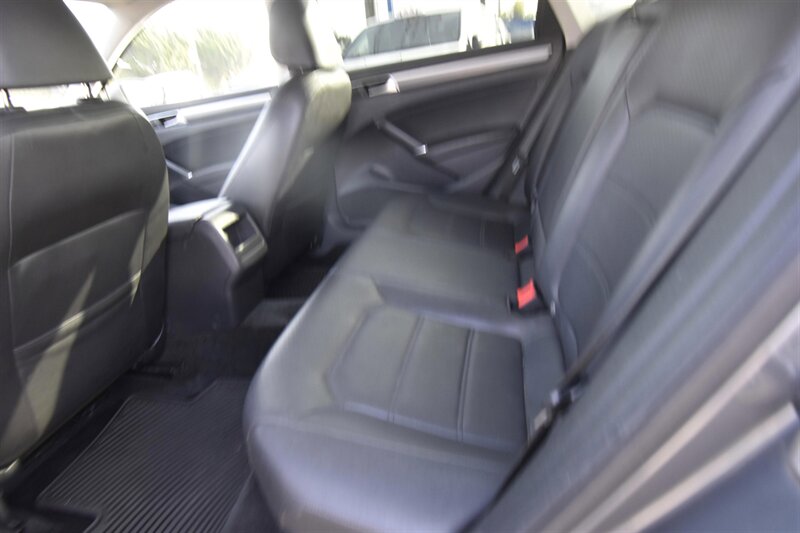 2016 Volkswagen Passat 1.8T R-Line   - Photo 9 - Midway City, CA 92655