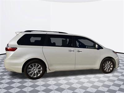 2015 Toyota Sienna Limited   - Photo 4 - Midway City, CA 92655