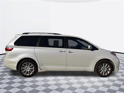 2015 Toyota Sienna Limited   - Photo 5 - Midway City, CA 92655