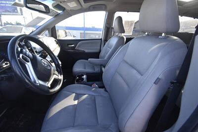 2015 Toyota Sienna Limited   - Photo 11 - Midway City, CA 92655