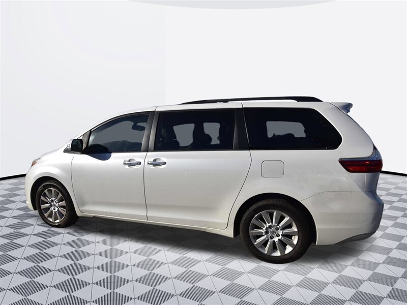 2015 Toyota Sienna Limited   - Photo 3 - Midway City, CA 92655