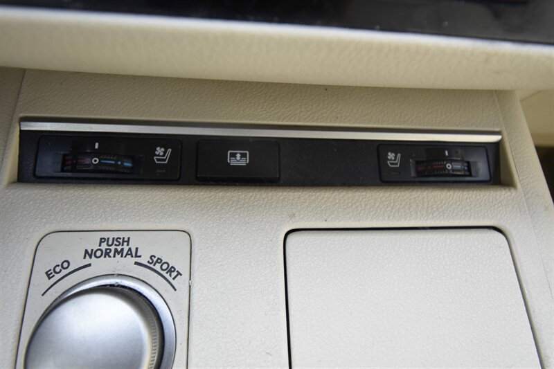 2014 Lexus ES 300h Hybrid   - Photo 12 - Midway City, CA 92655