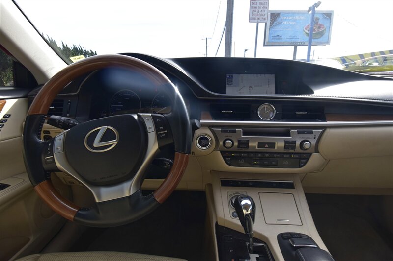 2014 Lexus ES 300h Hybrid   - Photo 9 - Midway City, CA 92655