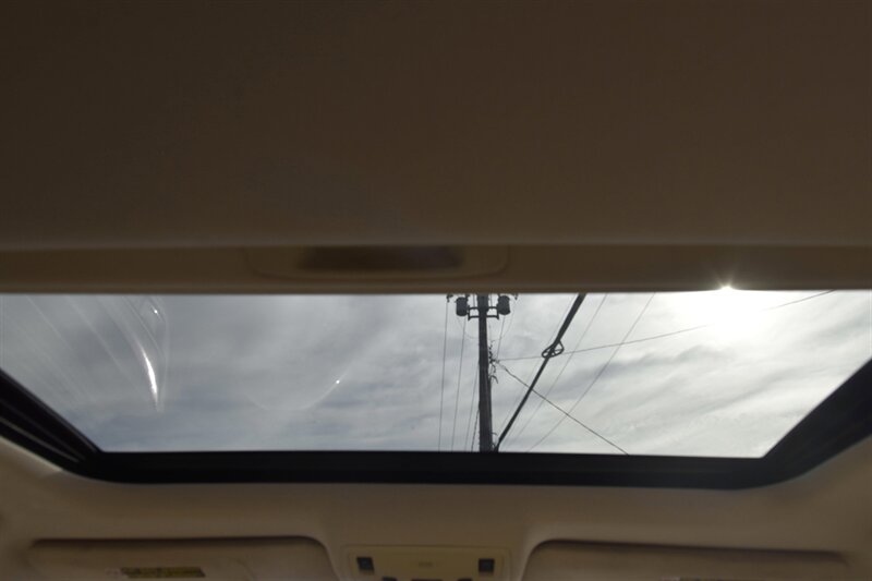 2014 Lexus ES 300h Hybrid   - Photo 14 - Midway City, CA 92655