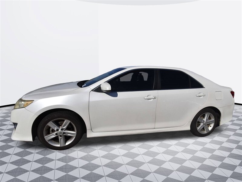 2014 Toyota Camry SE - Photo 4 - Midway City, CA 92655