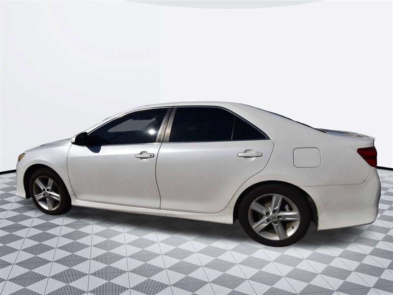2014 Toyota Camry SE - Photo 6 - Midway City, CA 92655