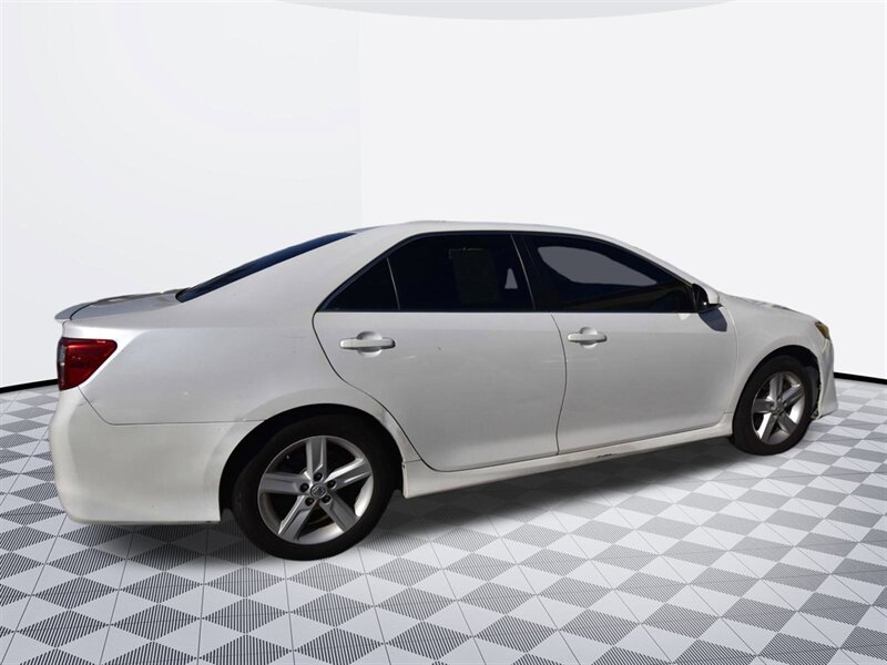 2014 Toyota Camry SE - Photo 5 - Midway City, CA 92655