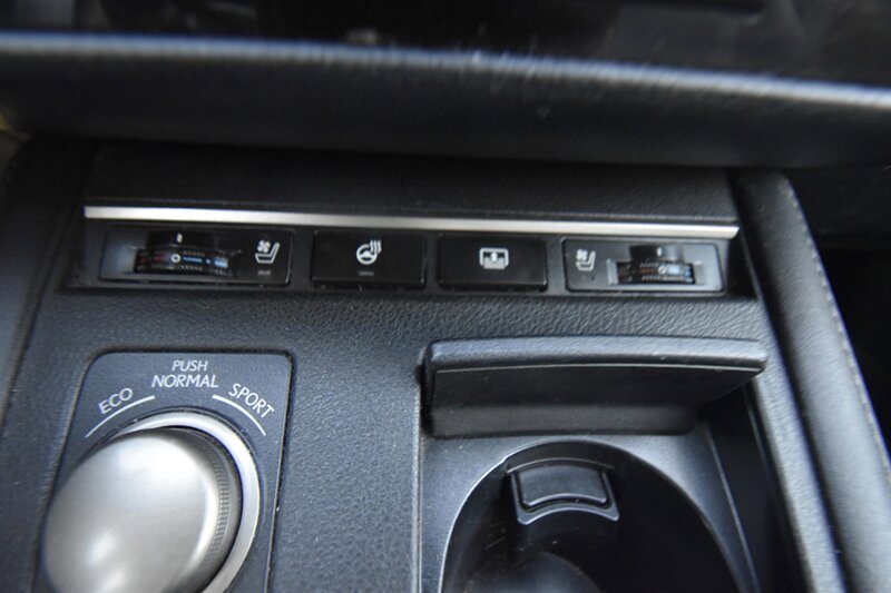 2016 Lexus ES 300h Hybrid   - Photo 15 - Midway City, CA 92655