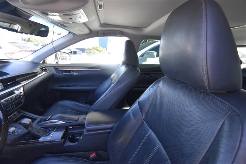 2016 Lexus ES 300h Hybrid   - Photo 9 - Midway City, CA 92655