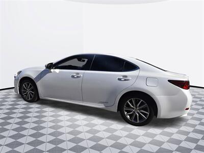 2016 Lexus ES 300h Hybrid   - Photo 6 - Midway City, CA 92655