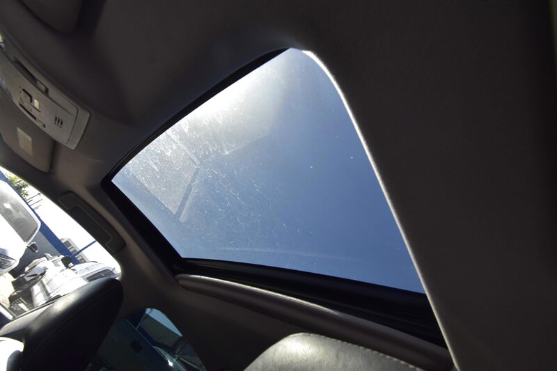 2016 Lexus ES 300h Hybrid   - Photo 16 - Midway City, CA 92655