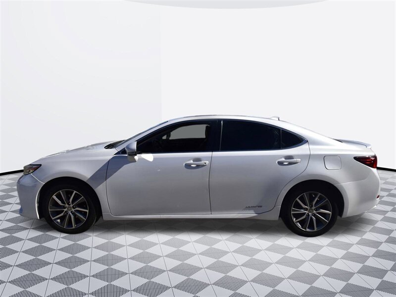 2016 Lexus ES 300h Hybrid   - Photo 7 - Midway City, CA 92655