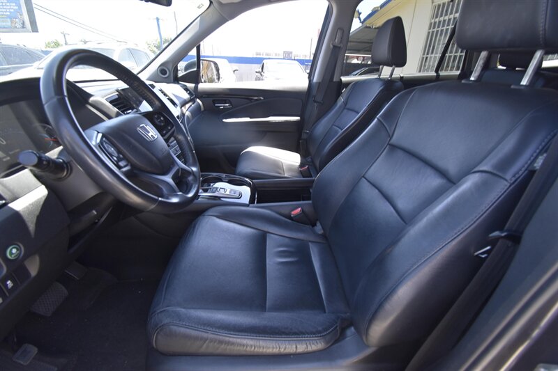 2019 Honda Pilot Touring 7-Passenger   - Photo 8 - Midway City, CA 92655