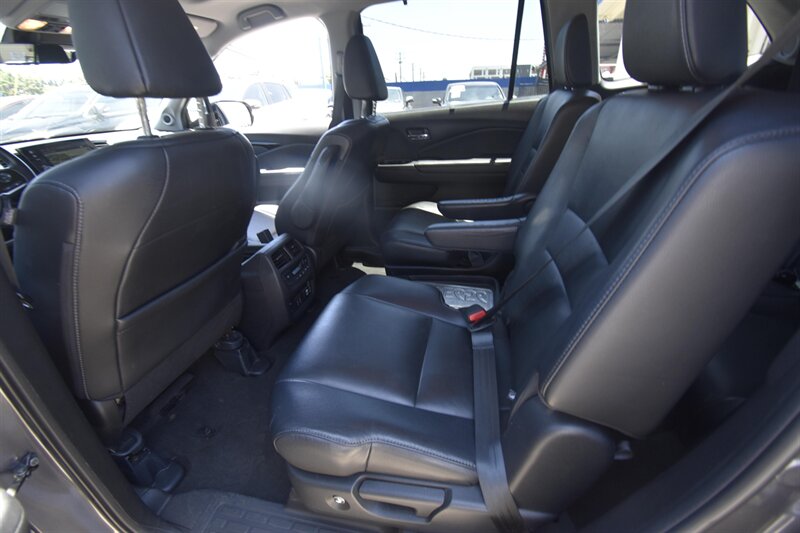 2019 Honda Pilot Touring 7-Passenger   - Photo 10 - Midway City, CA 92655