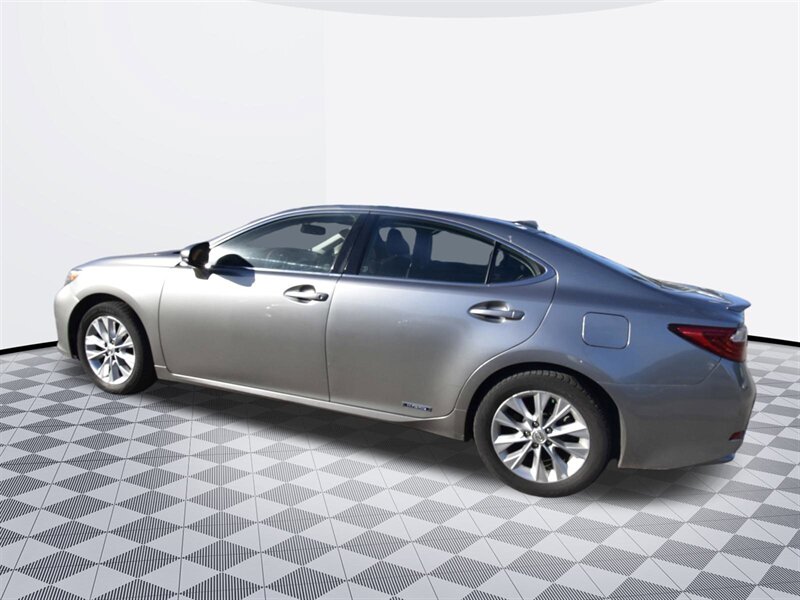 2015 Lexus ES 300h Hybrid   - Photo 3 - Midway City, CA 92655