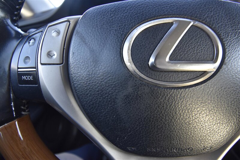 2015 Lexus ES 300h Hybrid   - Photo 13 - Midway City, CA 92655